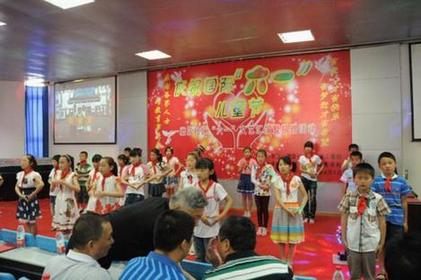愛心捐資助學(xué) 學(xué)生感恩匯演