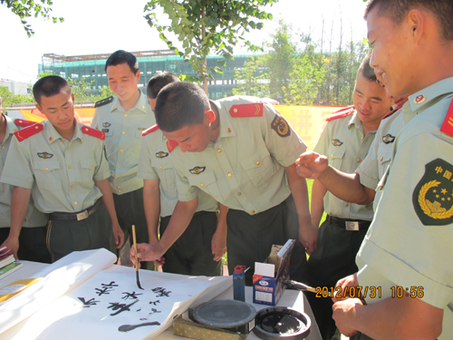 青河縣：文化進(jìn)警營(yíng) 官兵樂(lè)享文化大餐