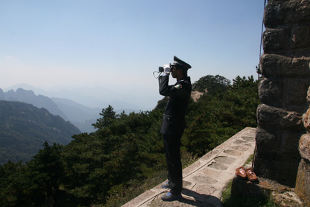 “黃山人的一天”系列報道 心系一把火 責(zé)任大于天