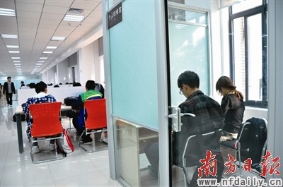“情侶自習(xí)室”引熱議 武大回應(yīng)：為方便討論