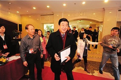 孟學(xué)農(nóng)再度復(fù)出后首次在媒體面前亮相(圖)