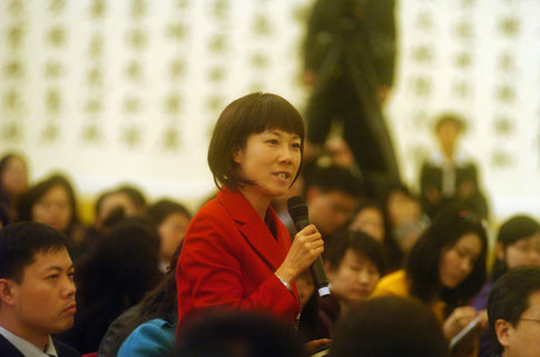 2010兩會：女記者身影