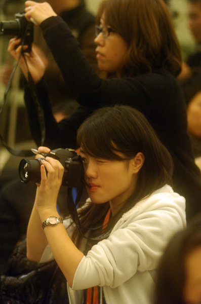 2010兩會(huì)：女記者身影