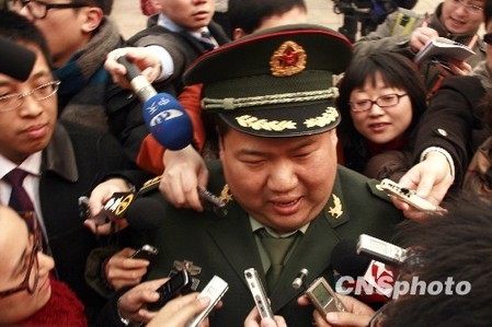 毛新宇透露:7月晉升少將 與妻子屬自由戀愛(ài)