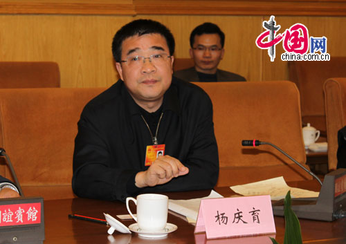 楊慶育代表：簡單議案應(yīng)建立快速答復(fù)機制