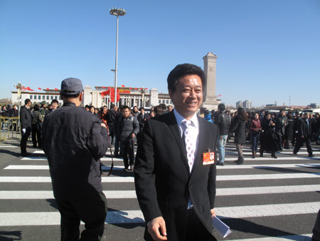 全國政協(xié)委員朱軍抵達會場