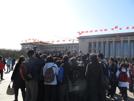 全國(guó)政協(xié)委員崔永元遭圍堵