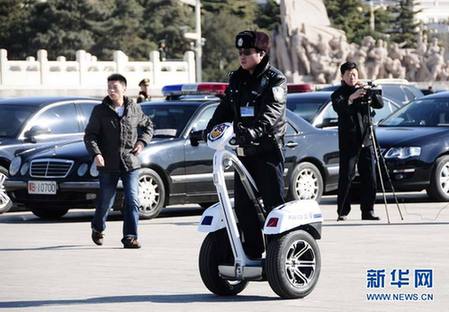 智能單警巡邏車服務(wù)兩會(huì)