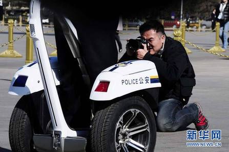 智能單警巡邏車服務(wù)兩會(huì)