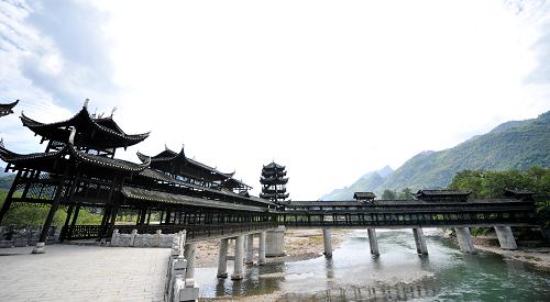 土家風(fēng)雨橋 一橋連三寨