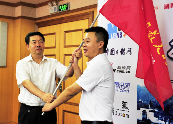 “探訪湘江邊最美村鎮(zhèn)——全國知名網(wǎng)絡(luò)媒體走基層”大型聯(lián)合采訪活動啟動