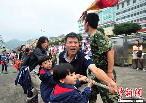 福建兒童海警警營(yíng)樂(lè)享“藍(lán)色兒童節(jié)”
