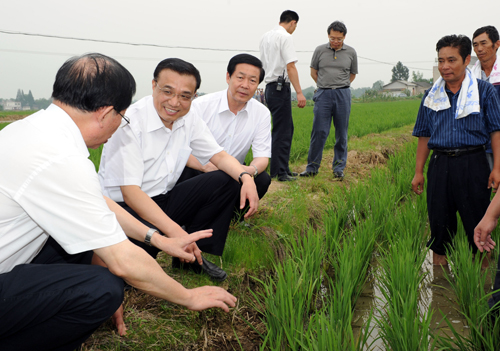 李克強(qiáng)在安徽考察:在結(jié)構(gòu)調(diào)整優(yōu)化中保持經(jīng)濟(jì)平穩(wěn)較快發(fā)展