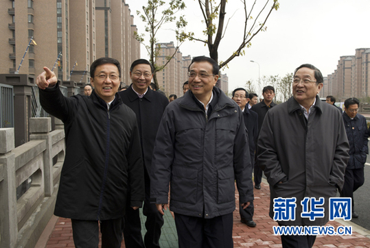 李克強(qiáng)在上?？疾?強(qiáng)調(diào)推動轉(zhuǎn)型發(fā)展 依靠創(chuàng)新驅(qū)動