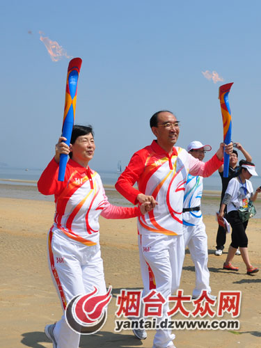 亞沙會火炬今日在煙臺傳遞 奧運(yùn)冠軍邢傲偉第一棒