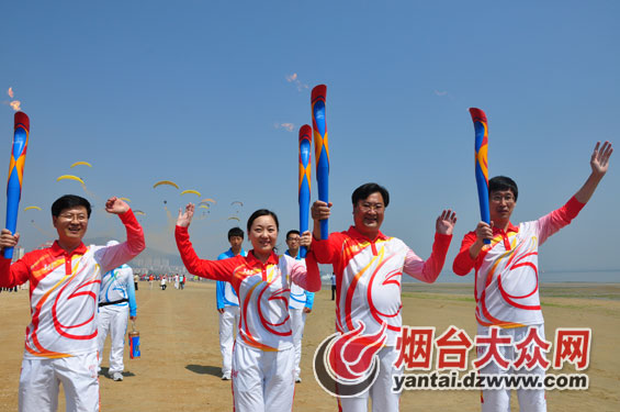亞沙會火炬今日在煙臺傳遞 奧運(yùn)冠軍邢傲偉第一棒