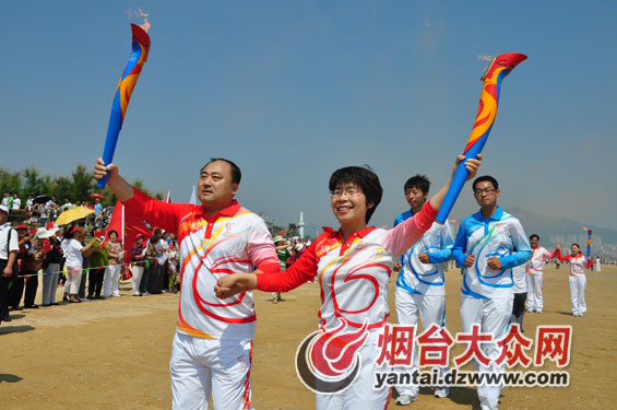亞沙會火炬今日在煙臺傳遞 奧運(yùn)冠軍邢傲偉第一棒