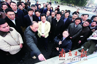實在“兩會” 書記市長現(xiàn)場“解困”