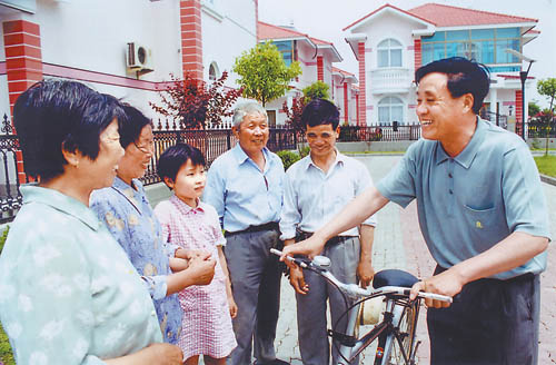 蔣巷好支書45年“讓財(cái)”上億