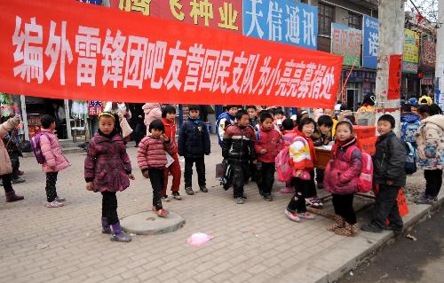 “編外雷鋒團(tuán)”：一座豫南小城的雷鋒印