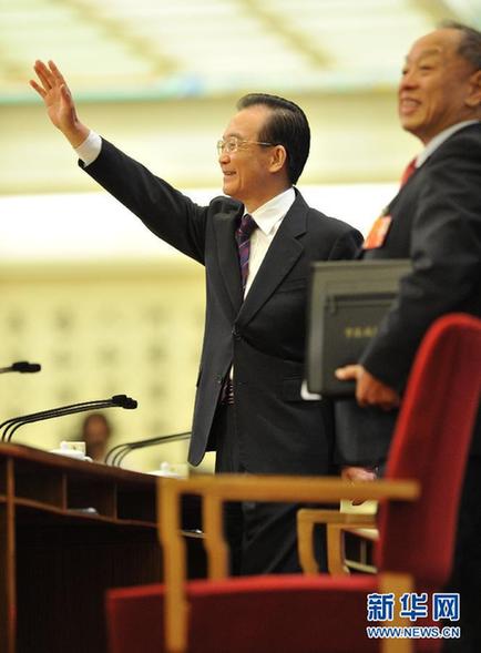 溫家寶回答記者提問(wèn)