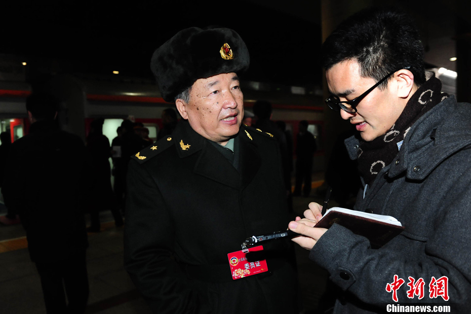 首批參加全國政協(xié)十一屆五次會議的京外委員抵京