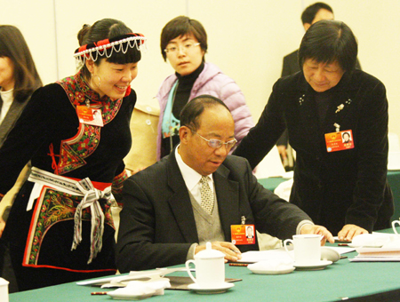 中共中央政治局常委、中央紀(jì)委書記賀國強看望人大福建代表團（組圖）