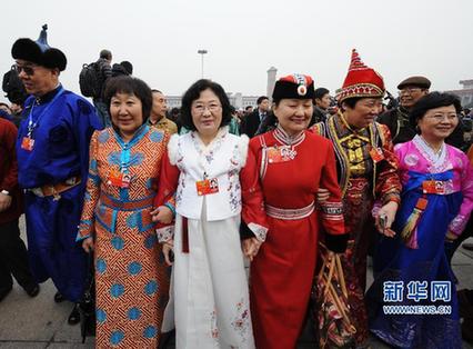 【兩會(huì)畫(huà)刊】：3日?qǐng)D片精選