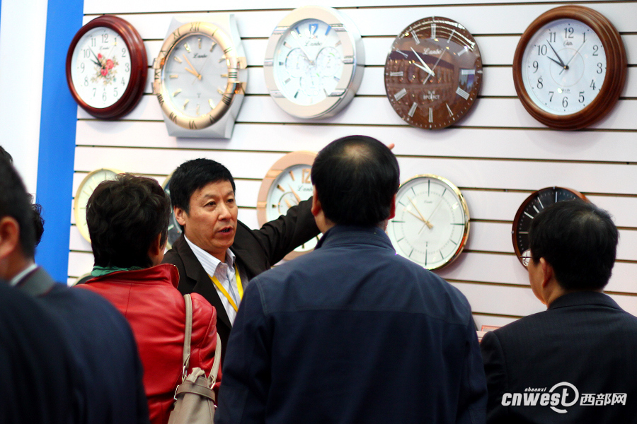 西洽會(huì)上展品琳瑯滿目 觀者目不暇接