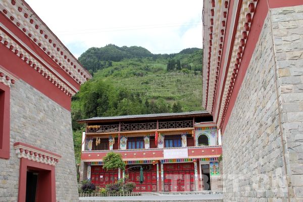 四川阿壩三江：從殘垣斷壁到水鄉(xiāng)藏寨