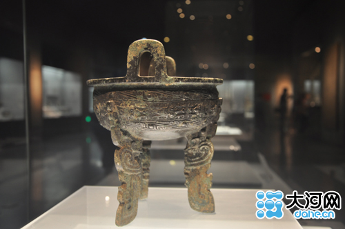 第11屆網(wǎng)上看河南記者走進(jìn)洛陽(yáng)博物館