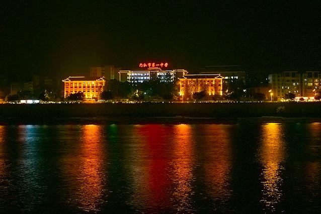 內(nèi)江城市建設(shè)新景（沱江沿岸景觀）