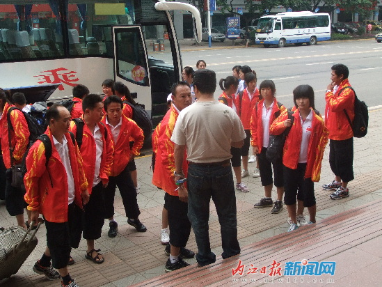 中國和澳大利亞藝術(shù)滑水隊(duì)2日抵達(dá)內(nèi)江