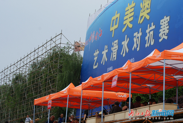 甜城湖：兩岸風(fēng)光美如畫
