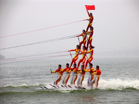 “魅力蘭山杯”2011中美澳藝術(shù)滑水對(duì)抗賽臨沂開(kāi)賽