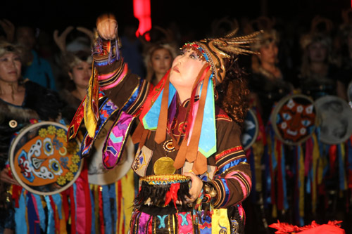 全國(guó)網(wǎng)絡(luò)媒體龍江行探訪饒河縣 體驗(yàn)赫哲族祭江祭祀活動(dòng)