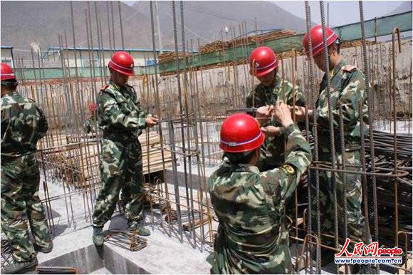武警數(shù)萬(wàn)官兵三年援建汶川血脈相連樹(shù)豐碑