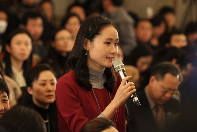 中國(guó)日?qǐng)?bào)記者在政協(xié)十二屆一次會(huì)議新聞發(fā)布會(huì)上提問(wèn)