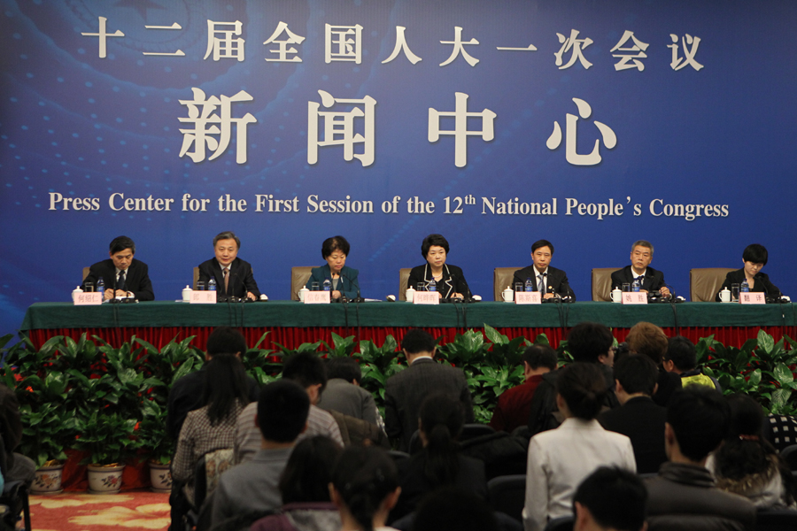 全國人大負責(zé)人答記者問