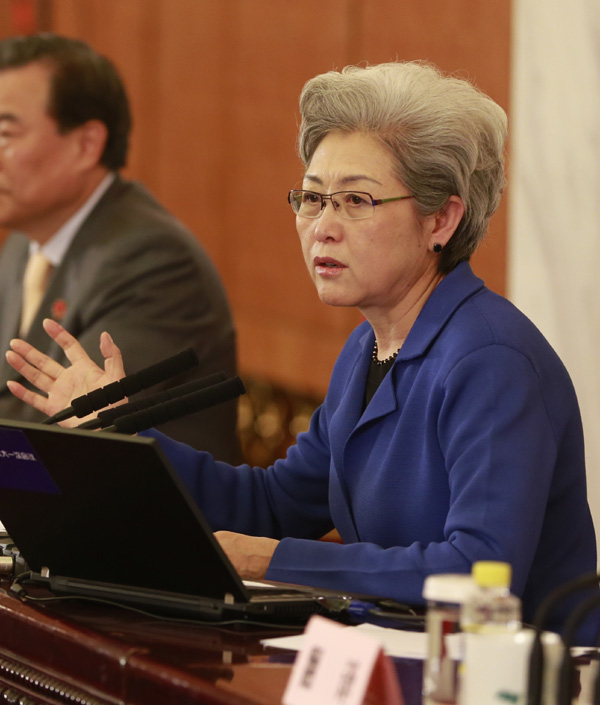 大會(huì)發(fā)言人傅瑩回答記者提問(wèn)