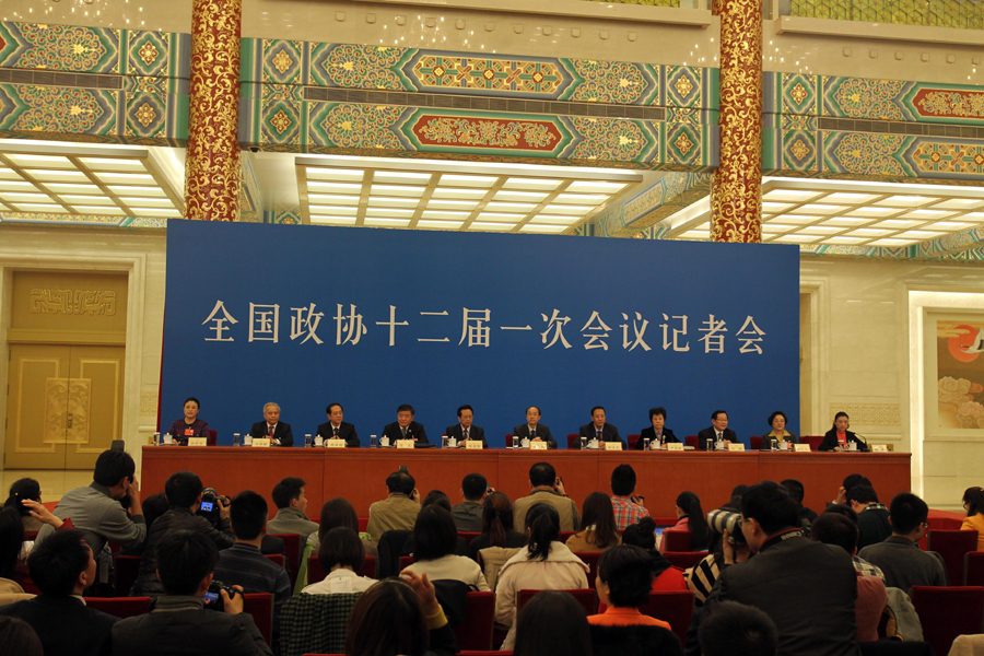新一屆民主黨派中央和全國(guó)工商聯(lián)九位主席集體接受媒體采訪