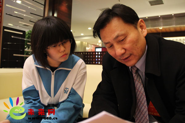 北京學(xué)生到代表委員駐地呼吁改善環(huán)境質(zhì)量
