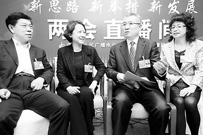 代表委員談提升經(jīng)濟發(fā)展質(zhì)量:低效投資是中國經(jīng)濟最大水分