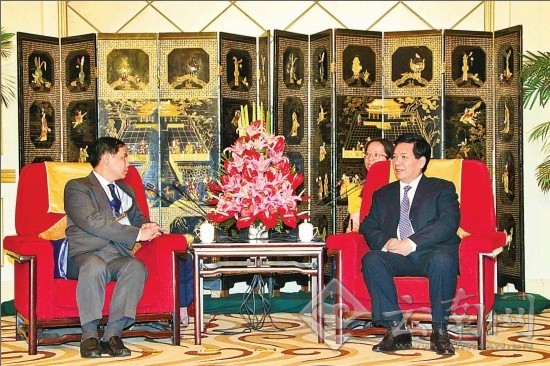 秦光榮會(huì)見緬甸總統(tǒng)首席政治顧問哥哥萊