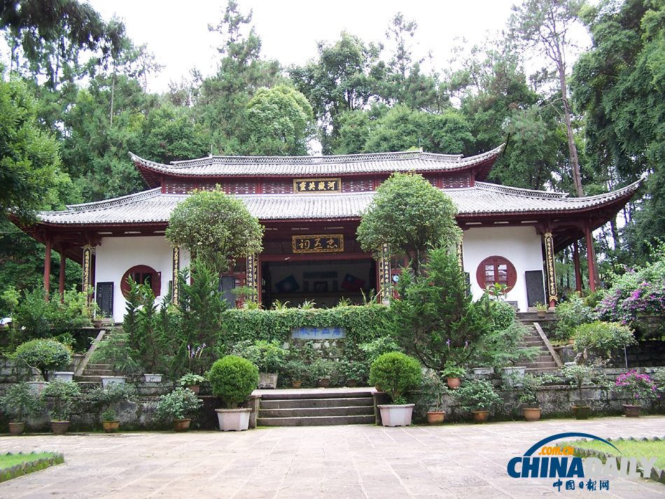 走進(jìn)騰沖國(guó)殤墓園 聆聽(tīng)中國(guó)遠(yuǎn)征軍英勇抗戰(zhàn)血淚史