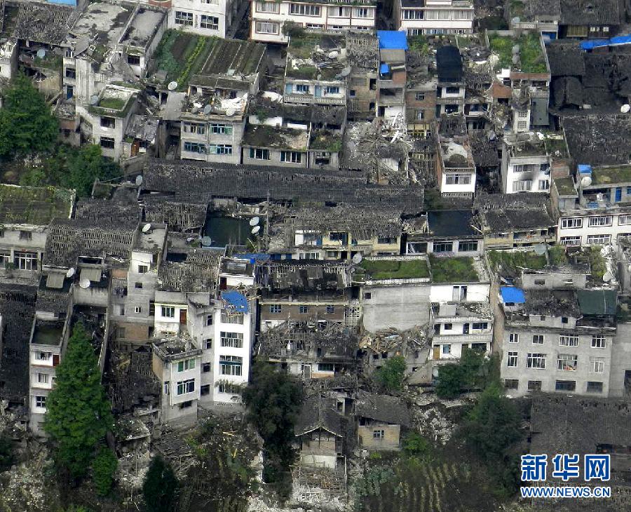 航拍四川省雅安市蘆山縣地震災(zāi)區(qū)受災(zāi)情況