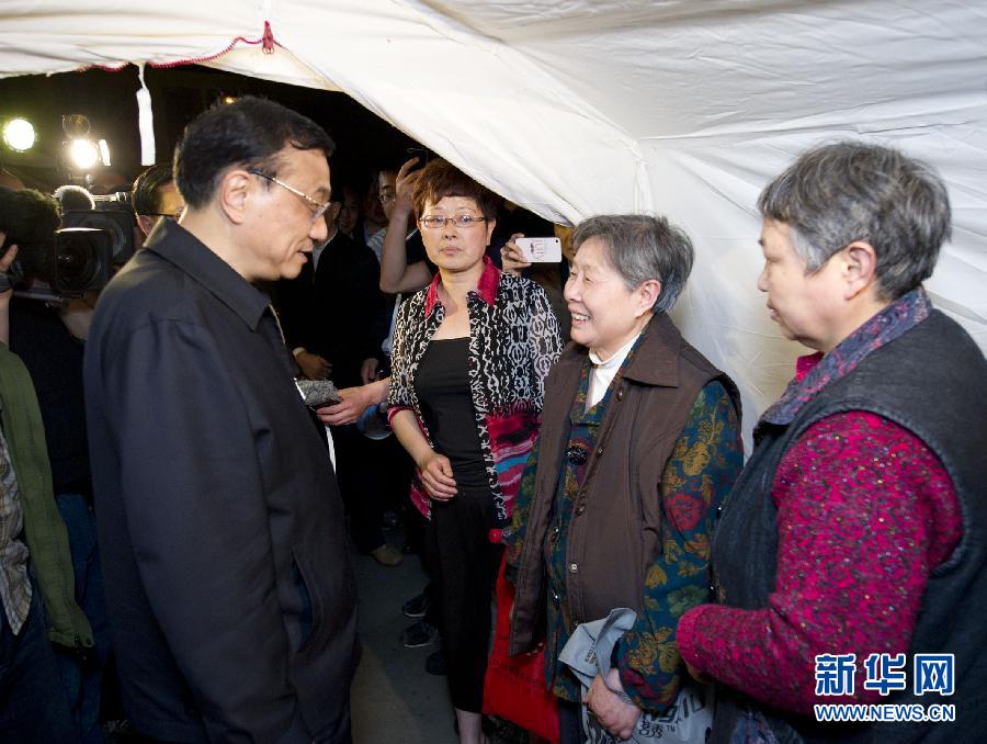 李克強(qiáng)抵達(dá)四川蘆山地震災(zāi)區(qū)指導(dǎo)抗震救災(zāi)工作