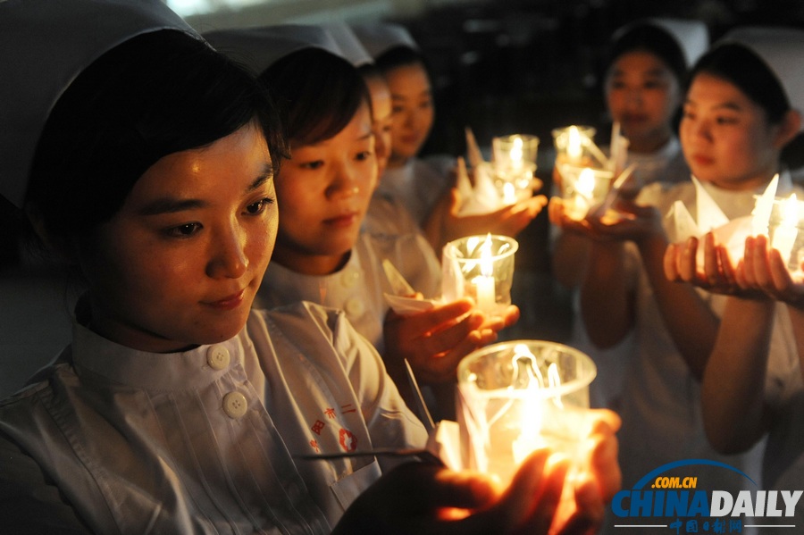 中國(guó)日?qǐng)?bào)聚焦蘆山地震之祈福篇