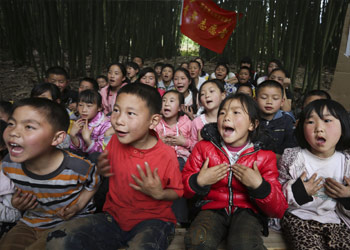 中國(guó)日?qǐng)?bào)聚焦蘆山地震之 學(xué)生篇