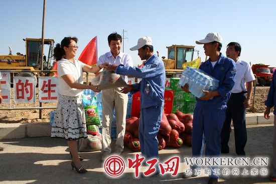 嘉峪關(guān)市總工會(huì)主席梁曉梅：鋼城職工的“娘家人”
